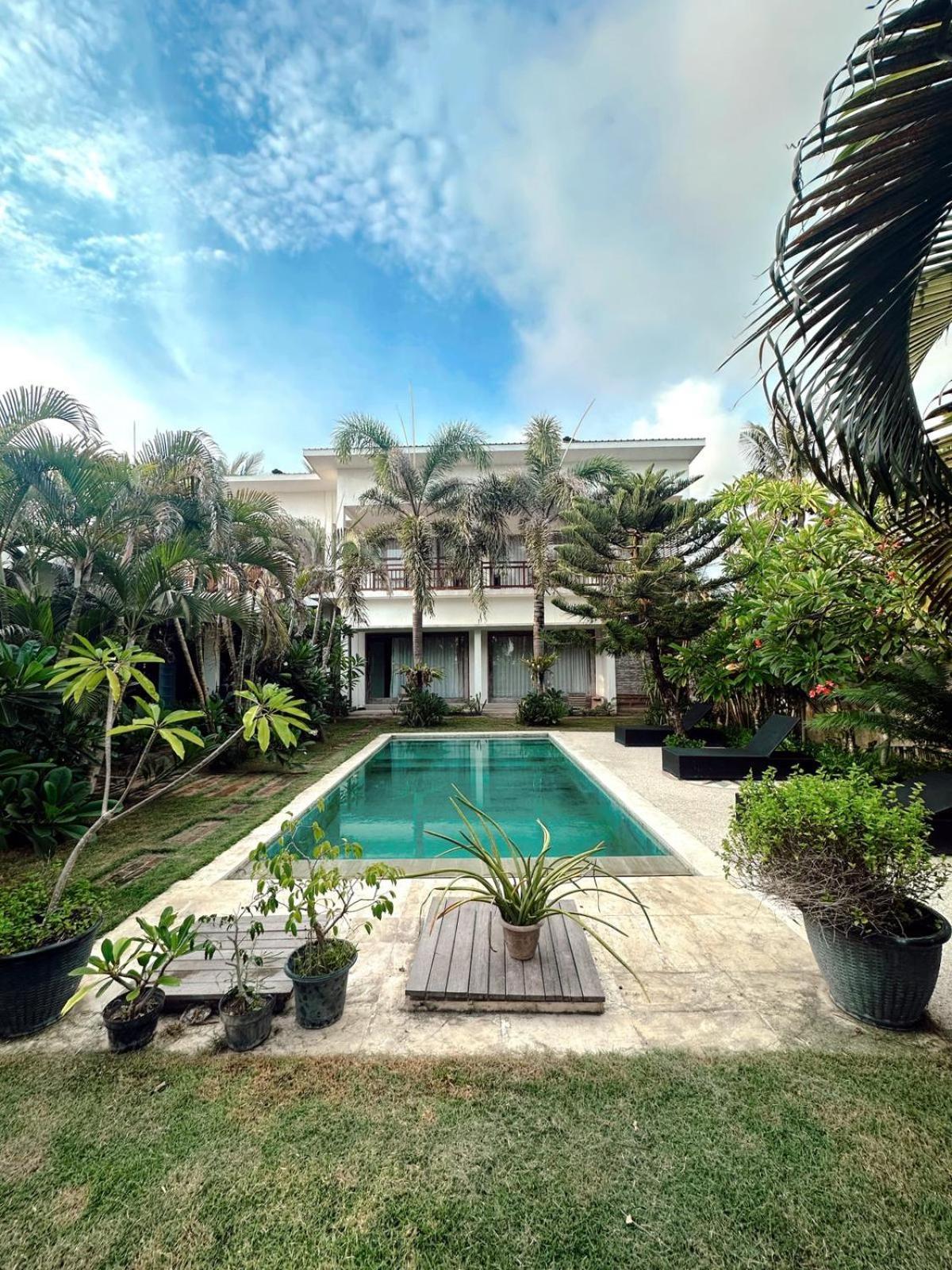 Hi5 Kuta Hotel Kuta  Exterior foto